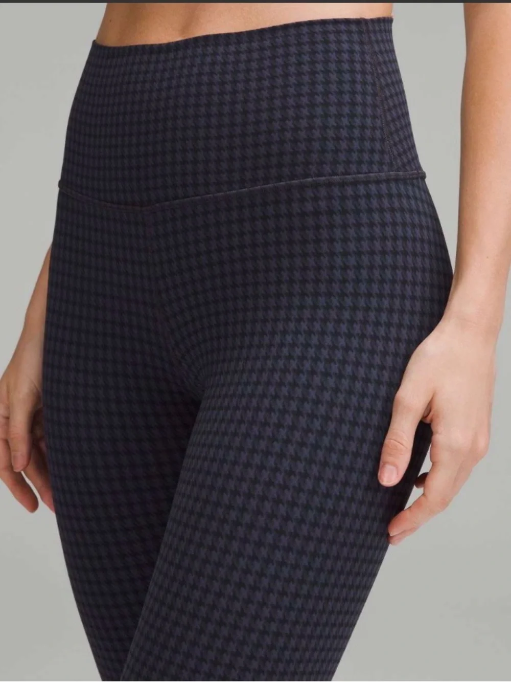 Michael Kors High-Waist Houndstooth Leggings in Black and Purple